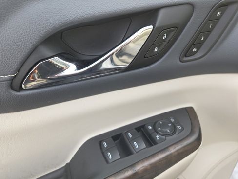 Used 2021 GMC Acadia Denali w/ Denali Technology Package image 30