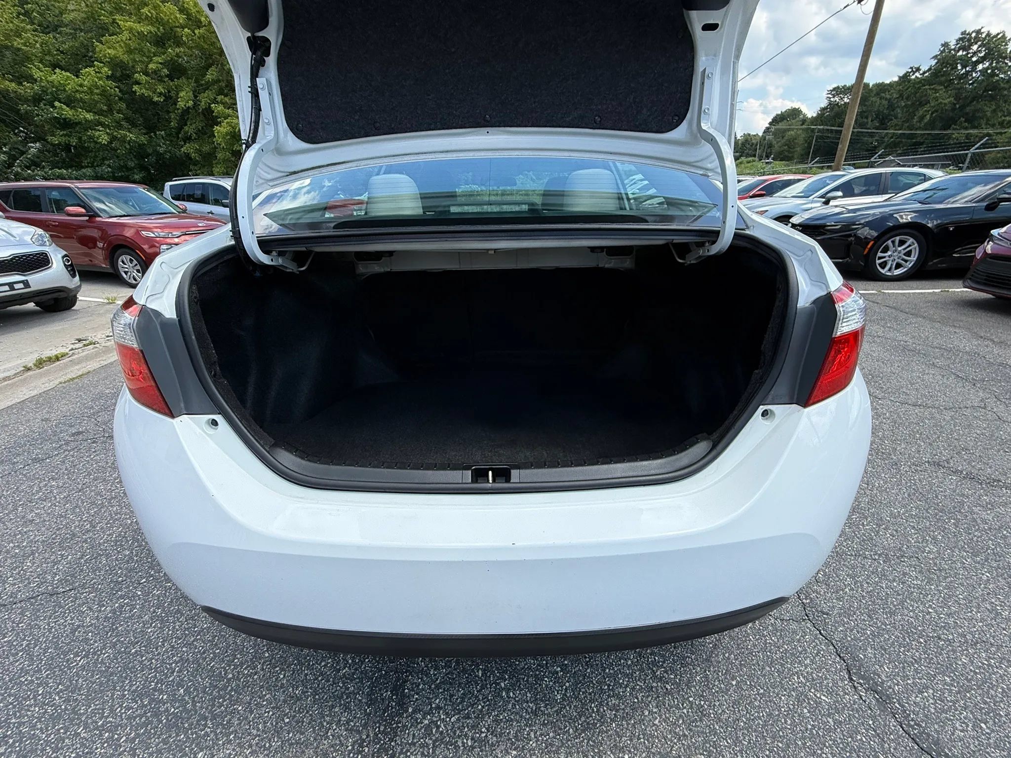 Used 2016 Toyota Corolla LE FWD image 7