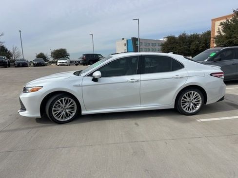 Used 2020 Toyota Camry XLE image 6