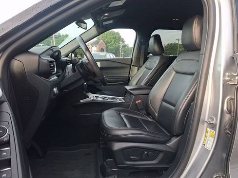 Used 2020 Ford Explorer XLT w/ Equipment Group 202A AWD/4WD image 13