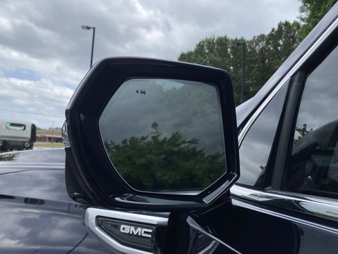 Used 2023 GMC Yukon Denali RWD image 42