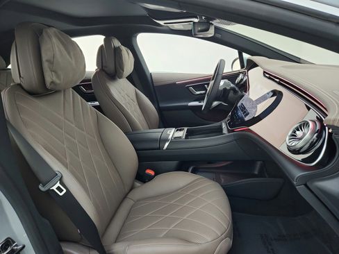 Used 2025 Mercedes-Benz EQE 500 4MATIC Sedan image 23