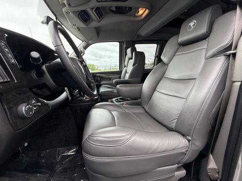 Used 2023 GMC Savana 2500 image 15