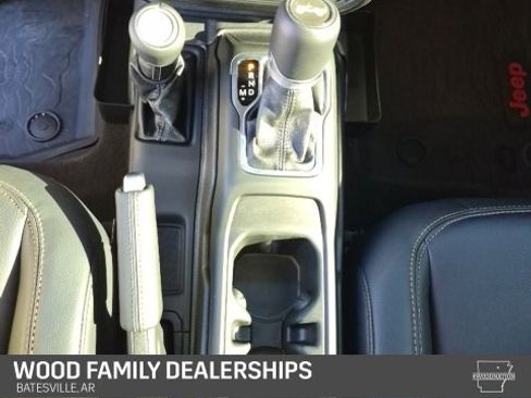 Used 2025 Jeep Wrangler Sahara image 18