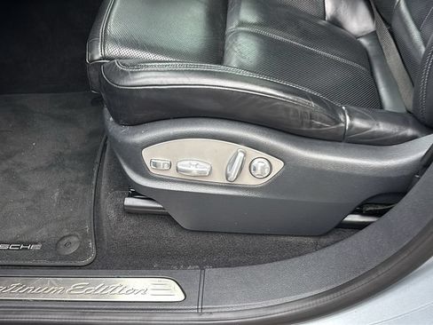 Used 2017 Porsche Cayenne Platinum Edition AWD/4WD image 27