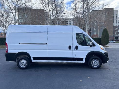Used 2025 RAM ProMaster 2500 w/ Convenience Group image 6