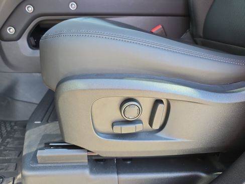 New 2025 Land Rover Defender 110 S image 27