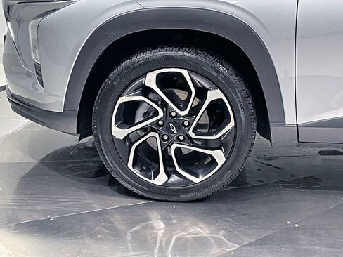 Used 2025 Chevrolet Trax RS FWD image 16
