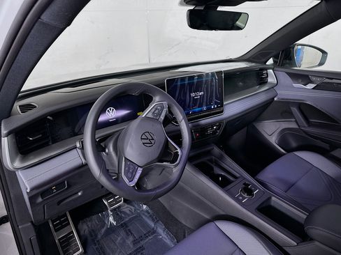 New 2026 Volkswagen Tiguan SE R-Line AWD/4WD image 9