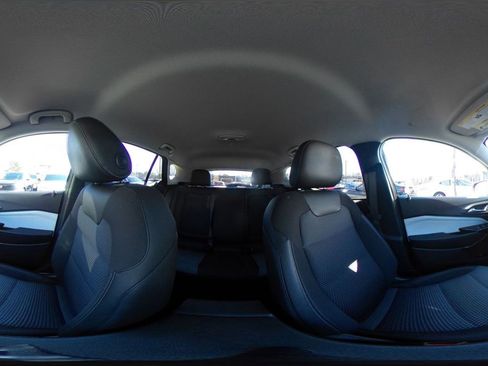 Used 2025 Chevrolet Trax LT image 47