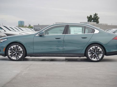 Used 2025 BMW 530i image 4