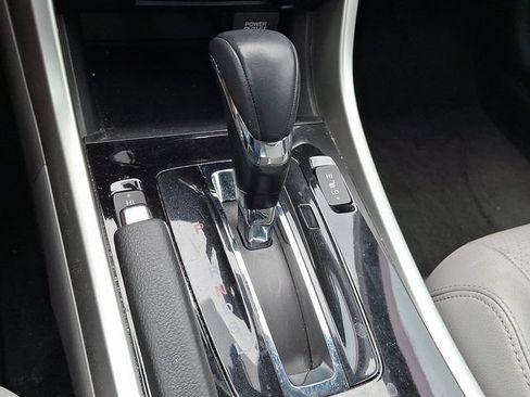 Used 2017 Honda Accord EX-L image 11