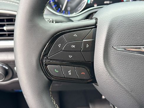 Used 2025 Chrysler Pacifica Limited FWD image 31