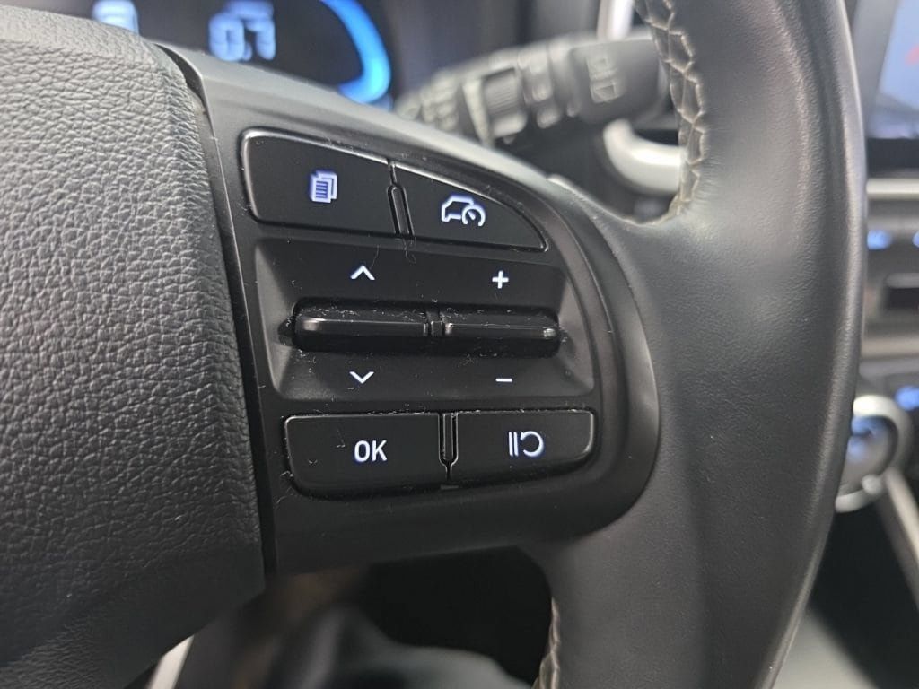 Used 2025 Hyundai Venue SEL FWD image 31