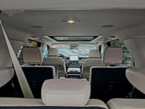 Used 2022 Ford Expedition Limited image 11