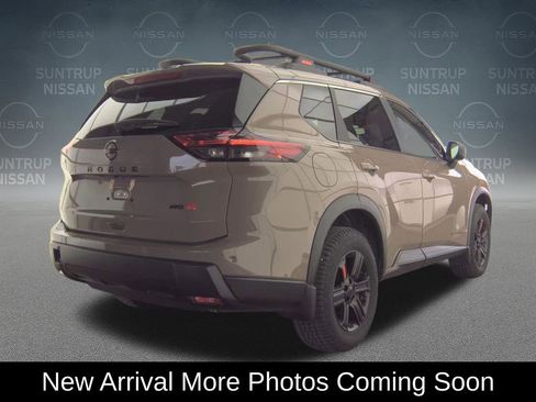 Used 2025 Nissan Rogue SV AWD/4WD image 3