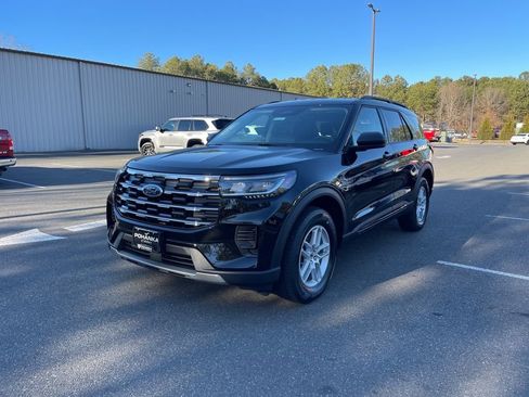 New 2026 Ford Explorer Active image 2