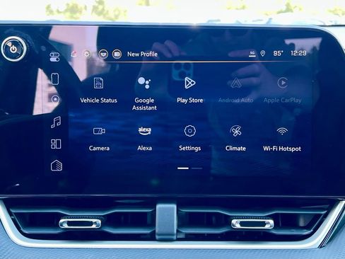 Used 2025 Chevrolet Equinox LT w/ Convenience Package II image 32