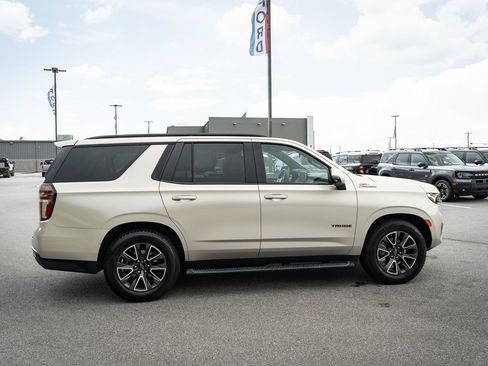 Used 2021 Chevrolet Tahoe Z71 w/ Z71 Off-Road Package AWD/4WD image 11