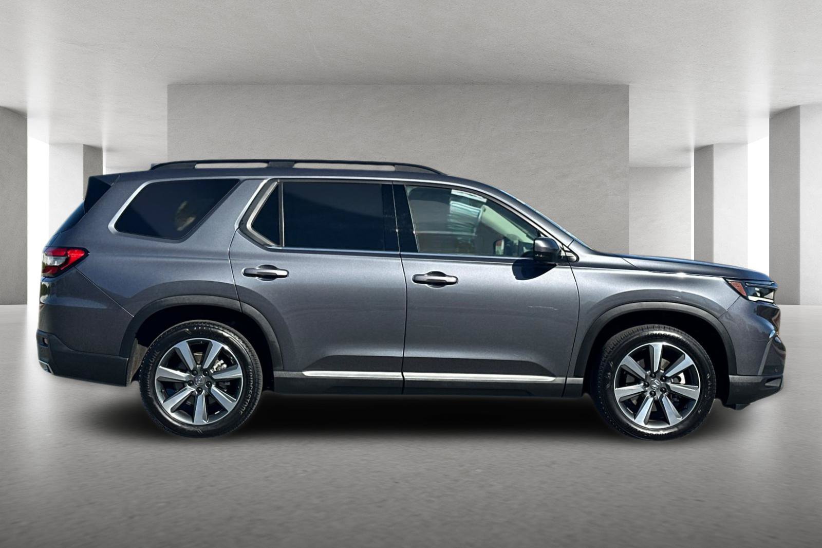 Used 2025 Honda Pilot Elite image 3