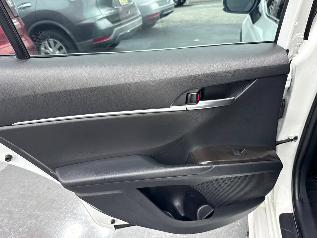 Used 2021 Toyota Camry SE FWD image 21
