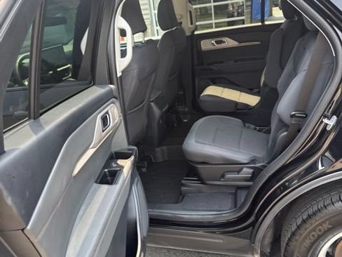 Used 2026 Ford Explorer Active AWD/4WD image 22