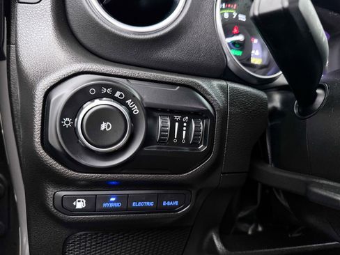 Used 2022 Jeep Wrangler Unlimited Sahara image 4