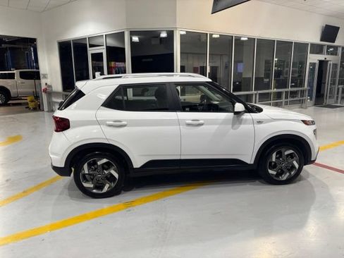 Used 2021 Hyundai Venue SEL FWD image 9