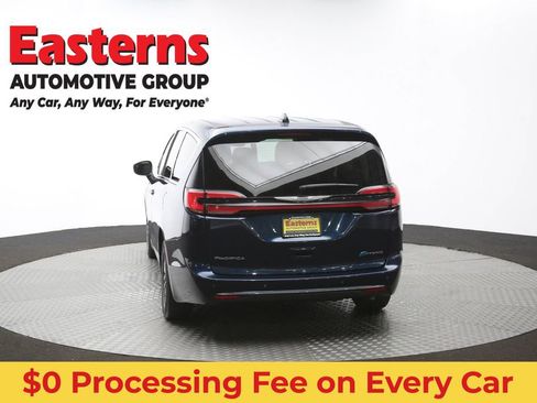 Used 2023 Chrysler Pacifica Touring-L FWD image 39