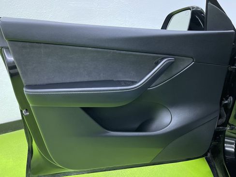 Used 2022 Tesla Model Y Performance image 15