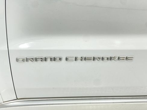 Used 2015 Jeep Grand Cherokee Summit w/ Platinum Series Group AWD/4WD image 37