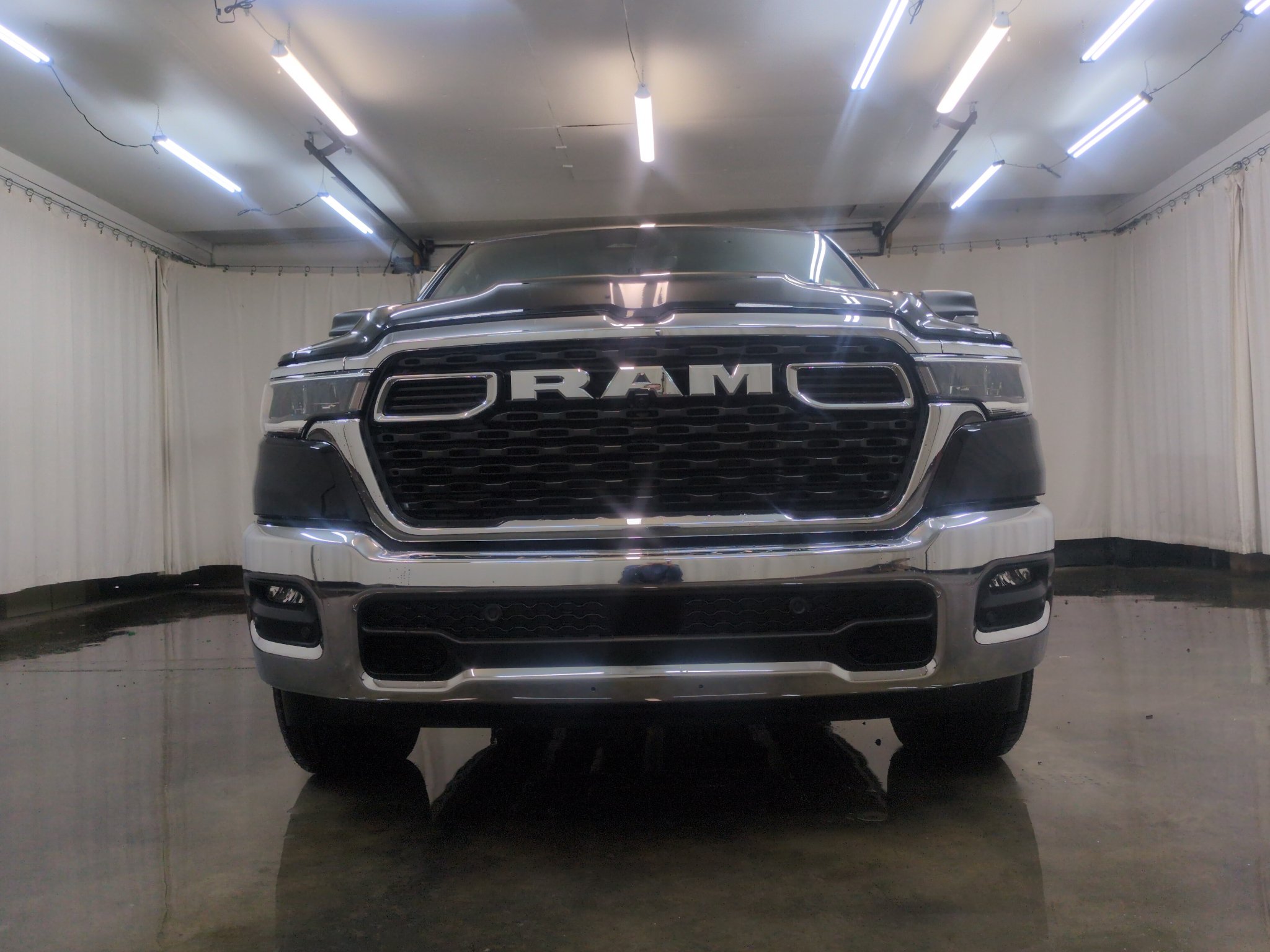 New 2027 RAM 1500 4x4 Crew Cab image 4