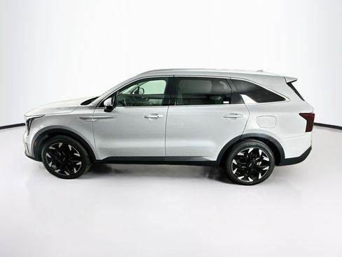 Used 2025 Kia Sorento EX w/ Panoramic Sunroof Package FWD image 4