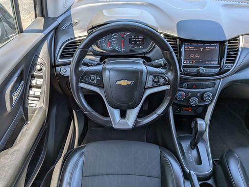 Used 2022 Chevrolet Trax LT w/ Driver Confidence Package AWD/4WD image 17