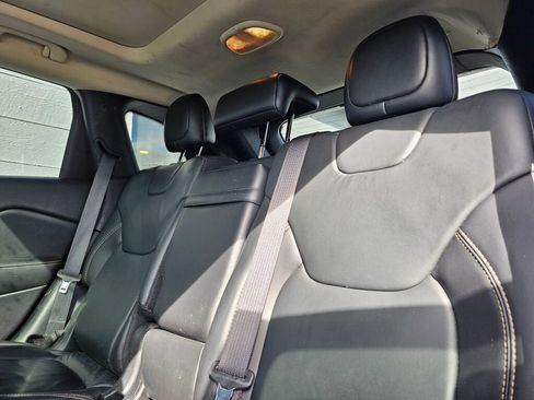 Used 2016 Jeep Cherokee Latitude w/ North All-Season Group AWD/4WD image 16