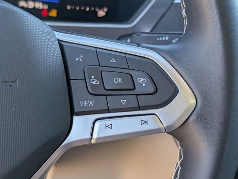 Used 2023 Volkswagen Tiguan SE w/ Panoramic Sunroof Package FWD image 24