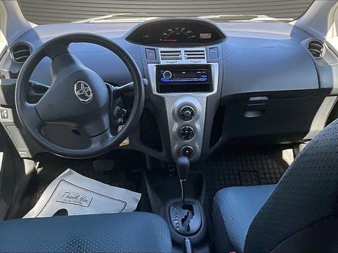 Used 2008 Toyota Yaris 2-Door Hatchback image 7