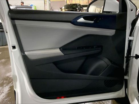 Used 2024 Volkswagen Taos SE w/ Panoramic Sunroof Package image 22