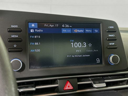 Used 2021 Hyundai Elantra SE image 19