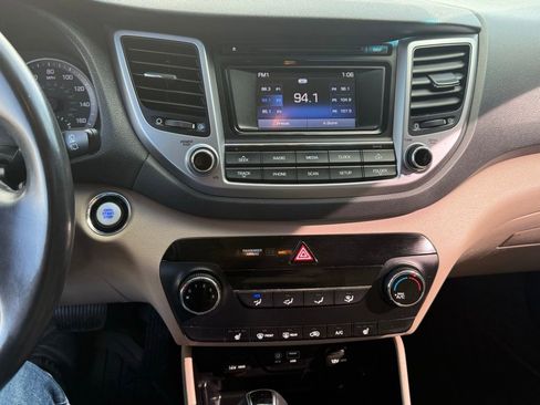 Used 2017 Hyundai Tucson Sport image 11