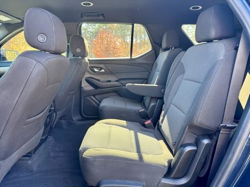 Used 2023 Chevrolet Traverse LT image 28