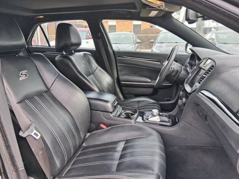 Used 2022 Chrysler 300 S image 11