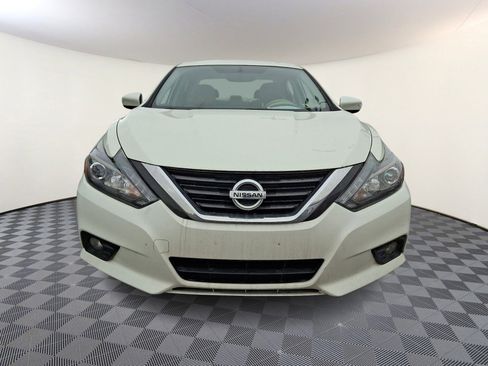 Used 2016 Nissan Altima 2.5 SL w/ 2.5 Technology w/LED Package image 2