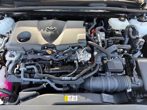 Used 2025 Toyota Camry SE FWD image 11