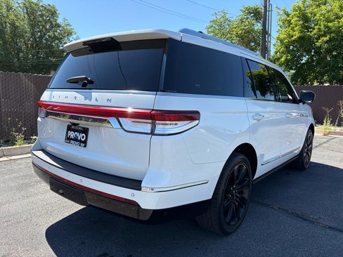 Used 2023 Lincoln Navigator Reserve AWD/4WD image 5