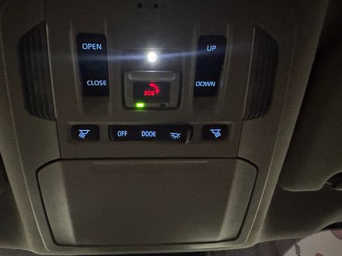 Used 2022 Toyota Highlander XLE image 18