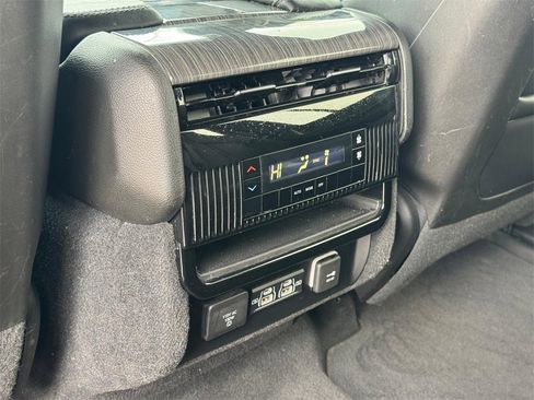 Used 2022 Jeep Wagoneer Series II w/ Rear Seat Video Group 1 image 11