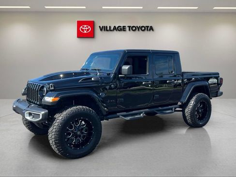 Used 2022 Jeep Gladiator Sport AWD/4WD image 1