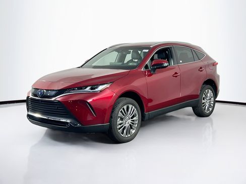 Used 2024 Toyota Venza Limited image 1