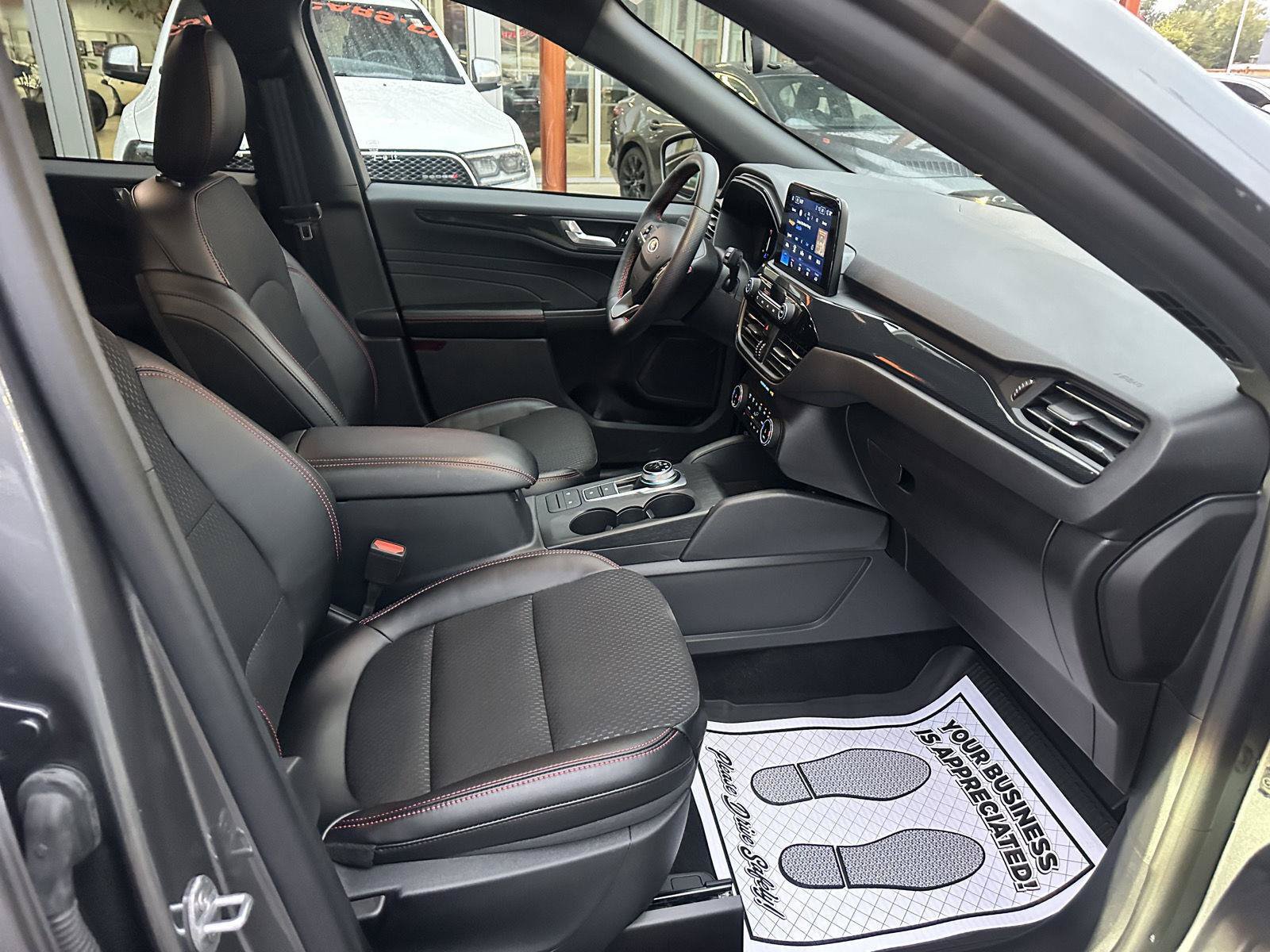 Used 2025 Ford Escape ST-Line w/ Cold Weather Package AWD/4WD image 8